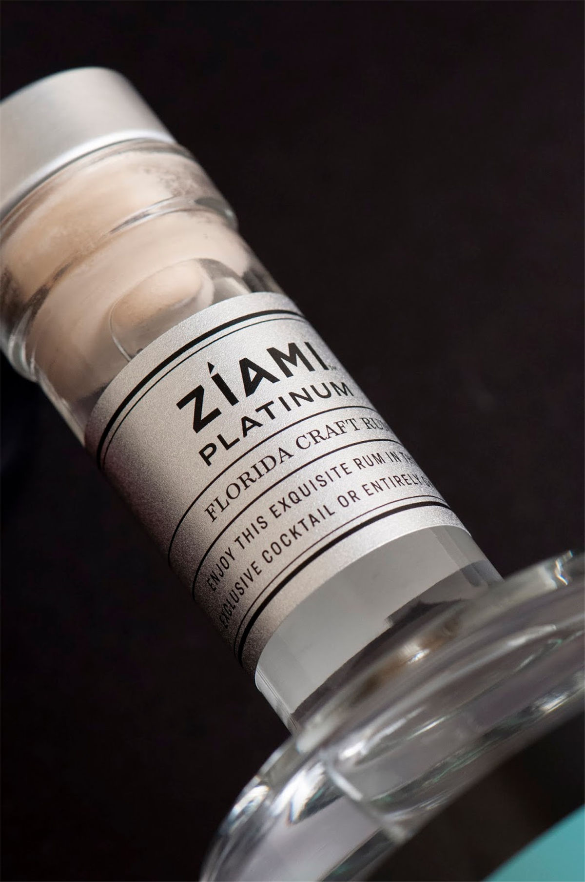 光瓶酒包裝設(shè)計(jì)欣賞(圖4)