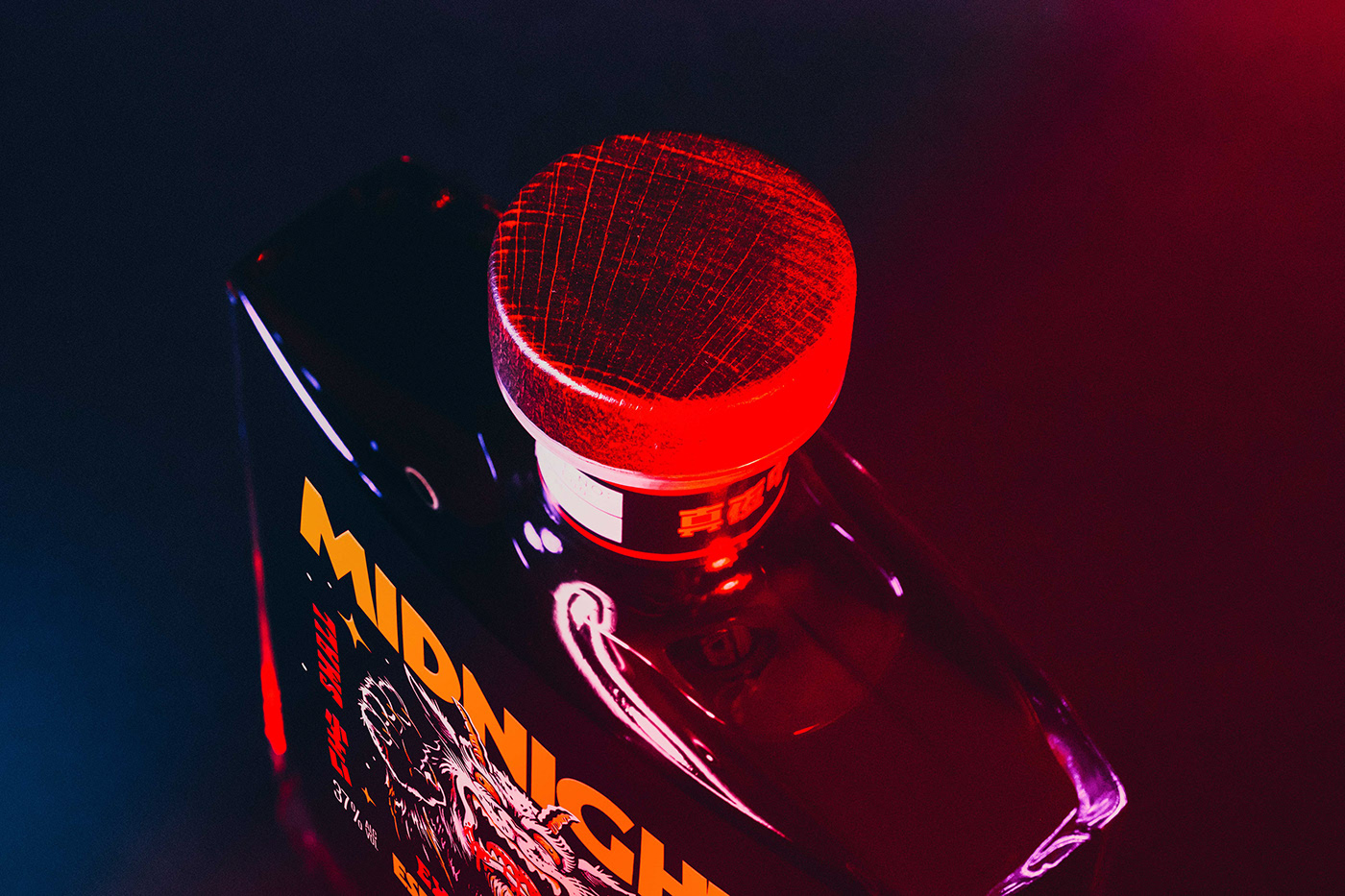 光瓶酒包裝設(shè)計(jì)狂歡之夜(圖1)