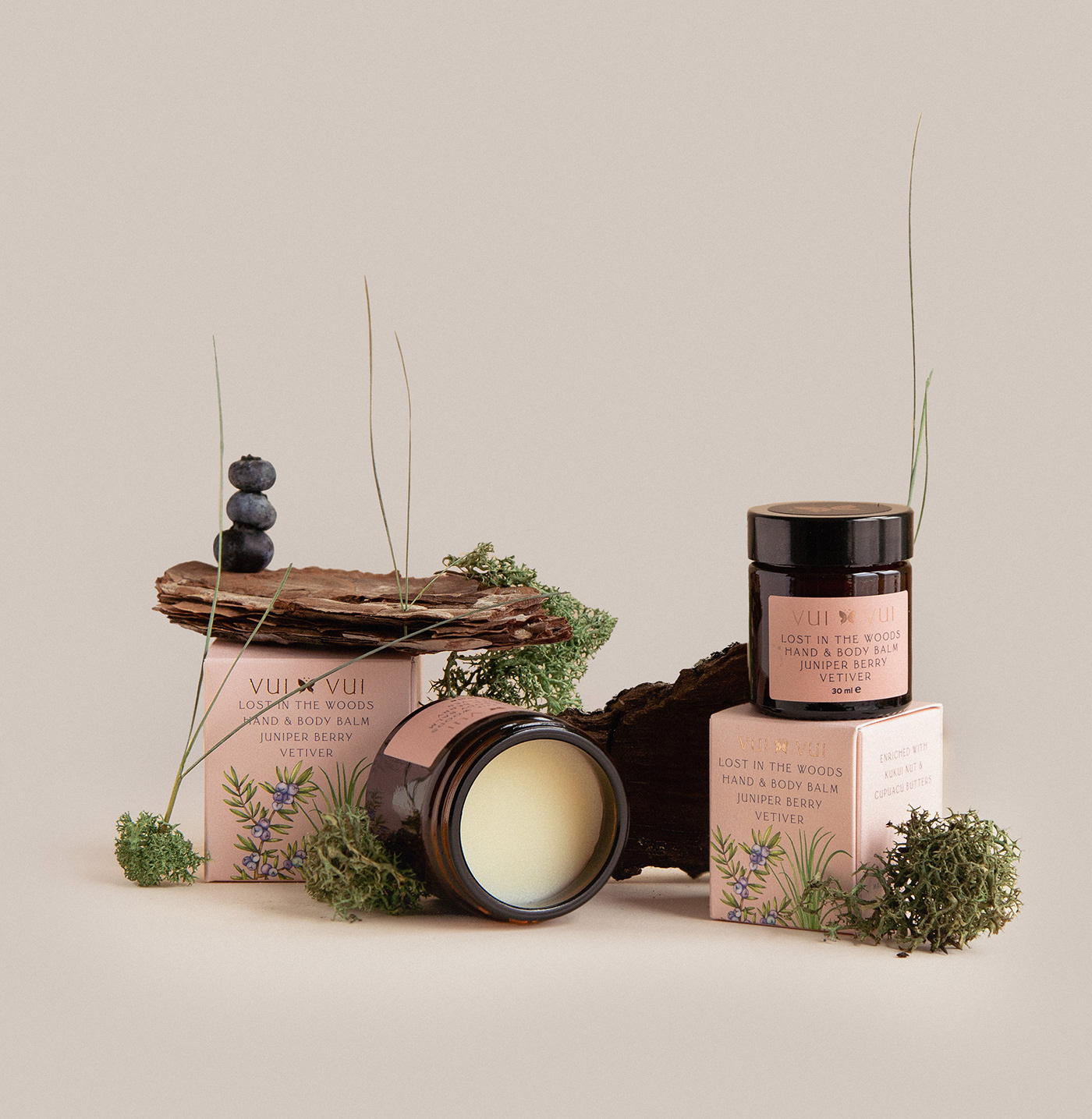 能讓人想起傳統(tǒng)的植物學(xué)書(shū)籍的護(hù)膚品包裝設(shè)計(jì)(圖11)