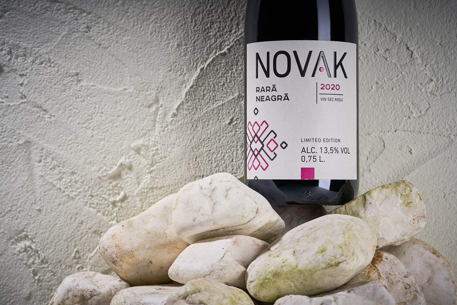 葡萄酒品牌視覺(jué)包裝設(shè)計(jì)(圖2) 葡萄酒品牌視覺(jué)包裝設(shè)計(jì)(圖2)