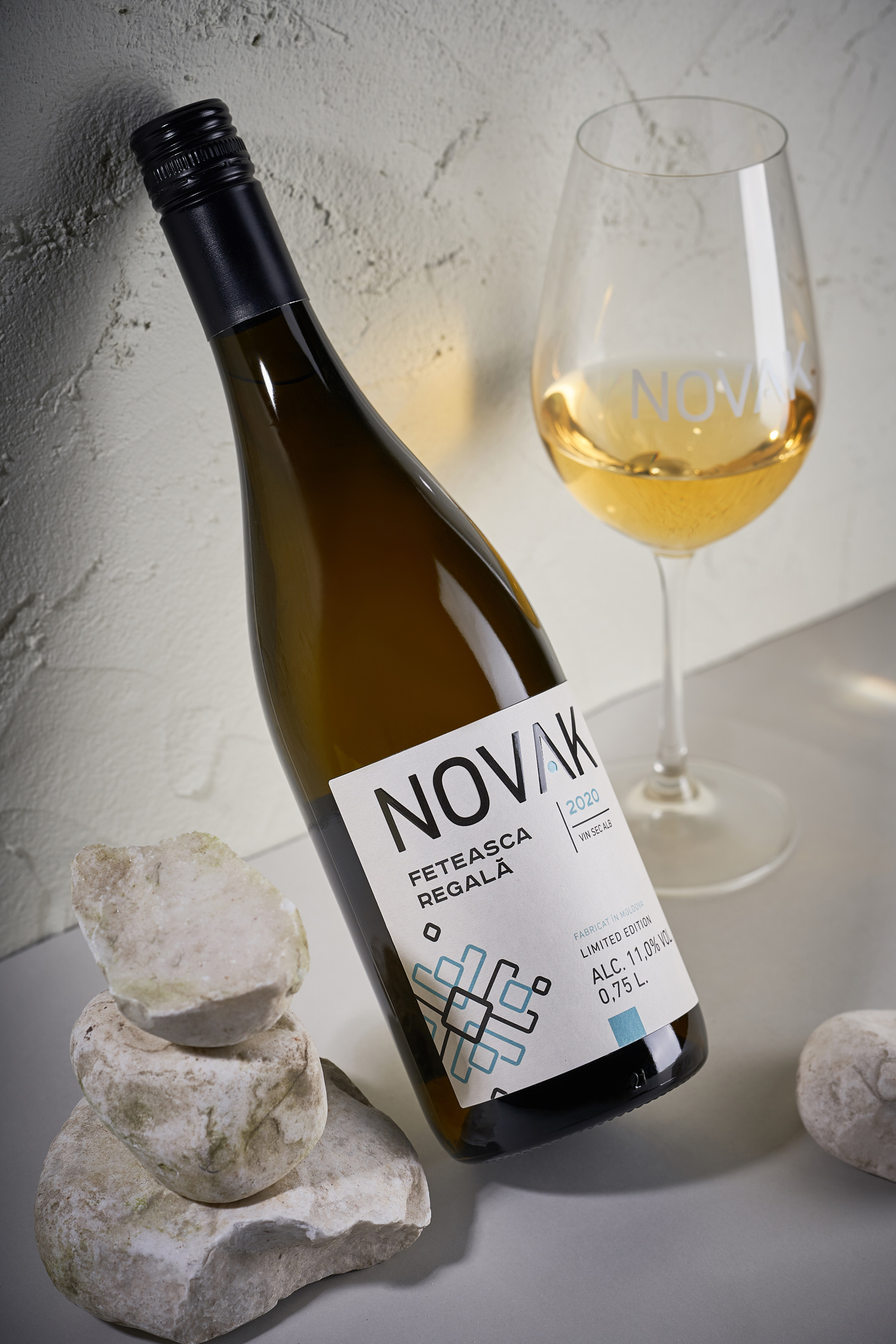 葡萄酒品牌視覺(jué)包裝設(shè)計(jì)(圖4) 葡萄酒品牌視覺(jué)包裝設(shè)計(jì)(圖4)