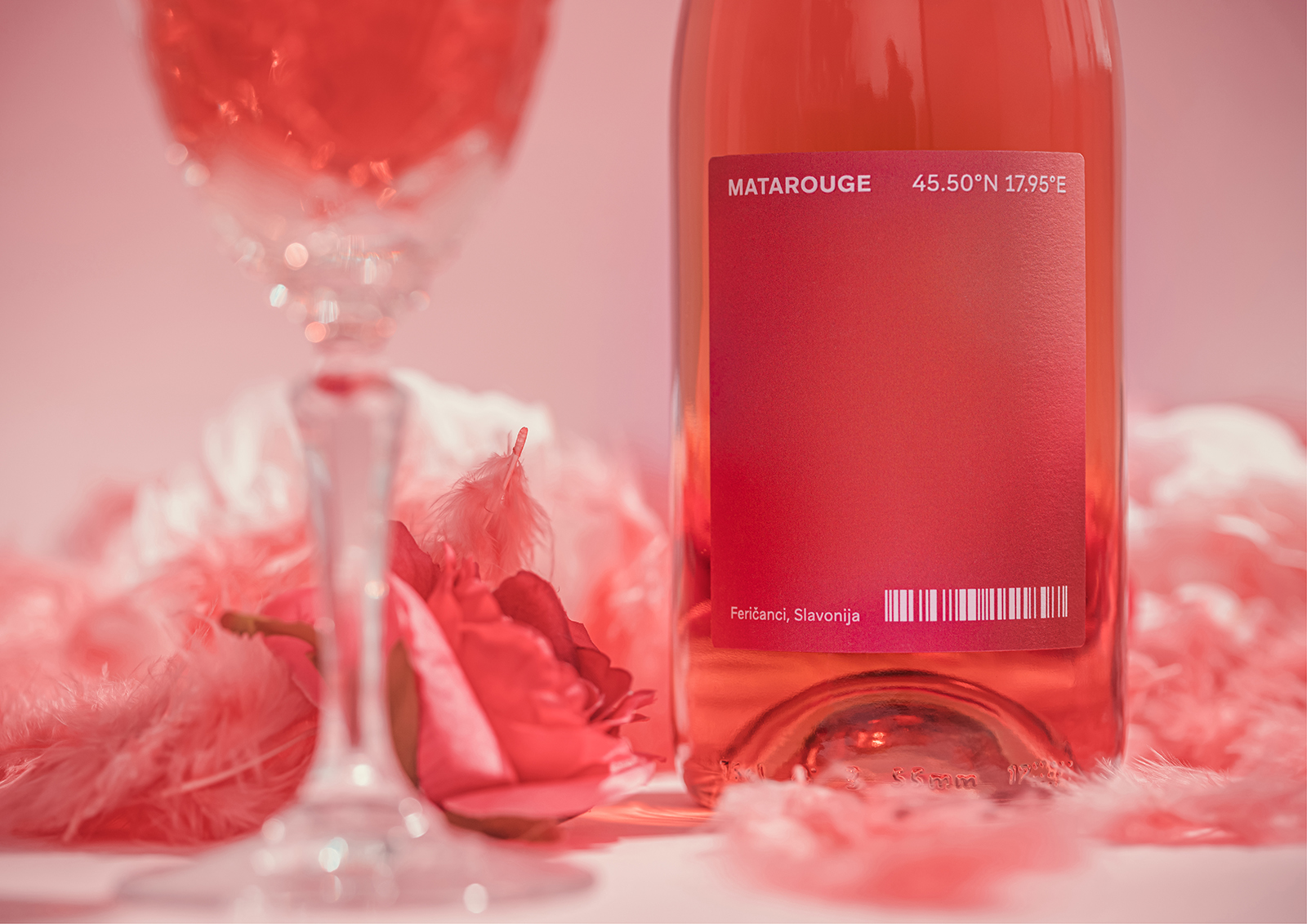 帶有可播放音樂(lè)的互動(dòng)標(biāo)簽的葡萄酒包裝這樣設(shè)計(jì)(圖10)