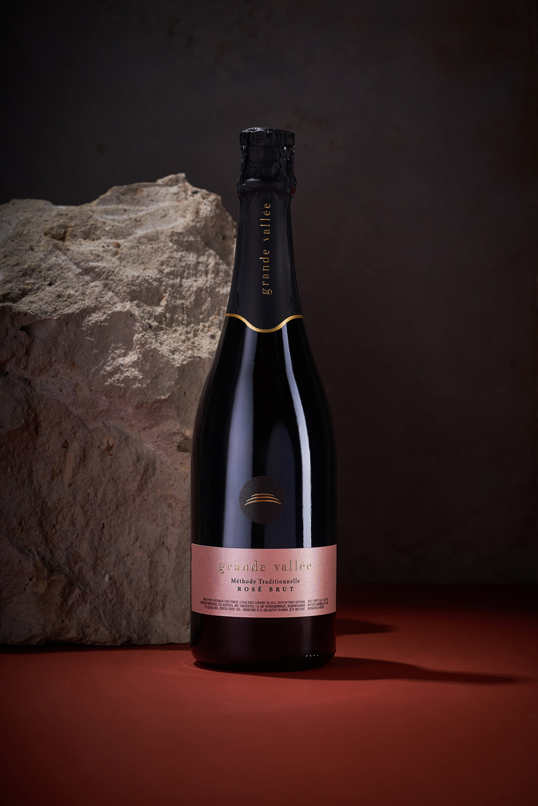 極簡(jiǎn)主義的起泡酒包裝設(shè)計(jì)這樣做(圖5)