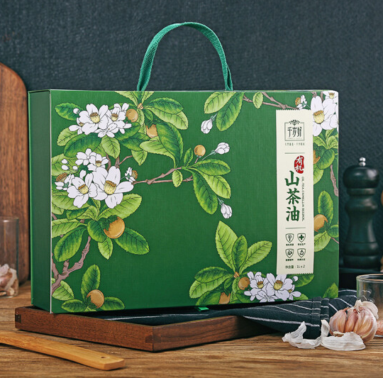 山茶油禮盒包裝如何設(shè)計(jì)(圖1) 山茶油禮盒包裝如何設(shè)計(jì)(圖1)