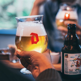 創(chuàng)意酒包裝設(shè)計(jì)督威黃金艾爾啤酒瓶產(chǎn)品包裝設(shè)計(jì)欣賞(圖6)